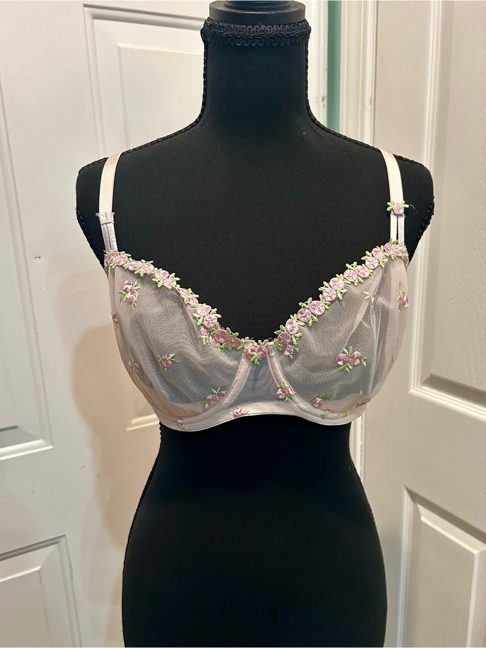 Victoria's Secret Dream Angels unlined pushup bra embroidery pink rose bud sheer
